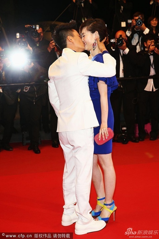 王宝强发微博公开妻子马蓉出轨经纪人宋喆宣布离婚 马蓉回应欲盖弥彰