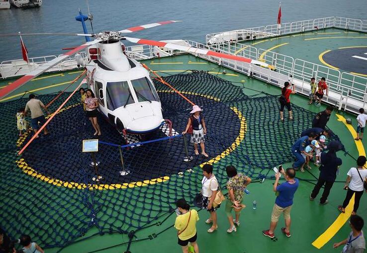 海南舉辦救助船公眾開放日活動