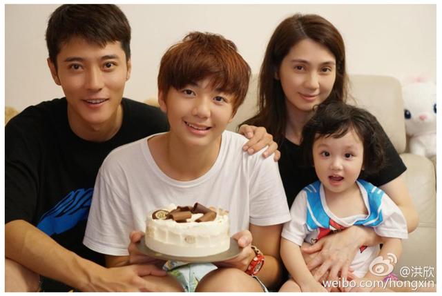莫少聪离婚后晒儿子照片手撕洪欣 张浩锋微博力挺继父张丹峰