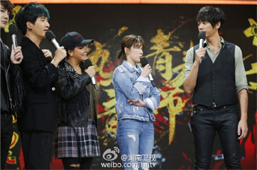 天天向上黃貫中信同臺(tái)飆歌 黃貫中不舍朱茵做家務(wù)