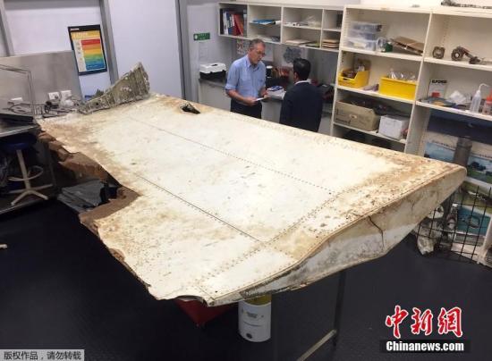 資料圖：在坦桑尼亞發現的波音飛機777碎片，證實是馬航MH370客機的殘骸。