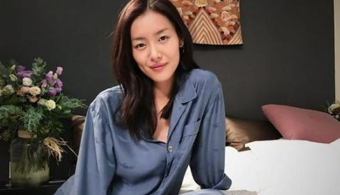 劉雯深V睡衣曬照