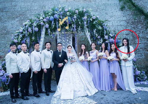 张靓颖伴娘是范冰冰好友 11月8日,张靓颖在意大利完婚.