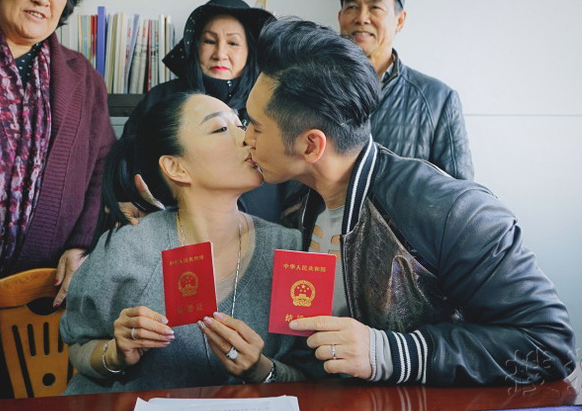 鐘麗緹張倫碩登記結婚