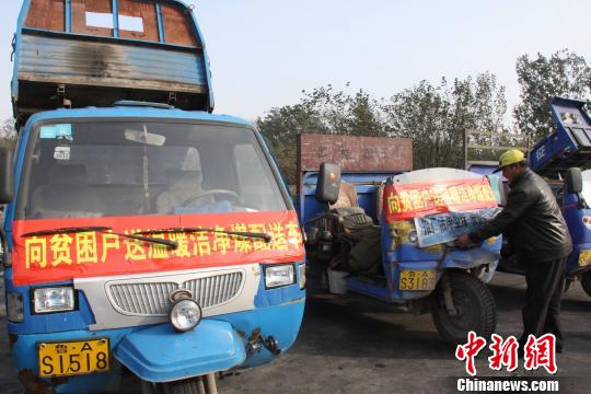 图为长青洁净型煤有限公司的货车。　曾洁 摄