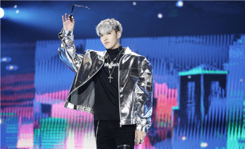 吳亦凡生日百變造型圖盤點 吳亦凡新歌JULY歌詞介紹
