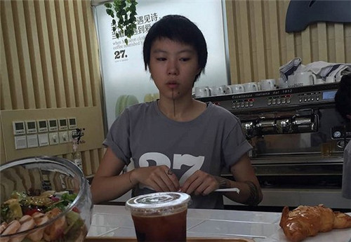 竇靖童咖啡店打工 竇靖童打工的咖啡館是誰開的在哪里？