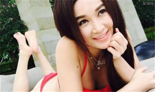 溫碧霞比基尼照美得犯規 溫碧霞承認微整形回春