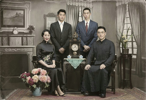 林依輪復古全家福 上演現實版“華麗家族”