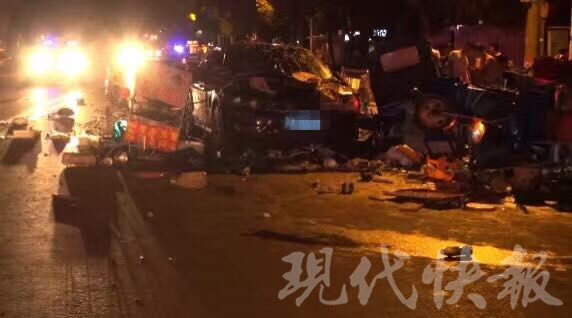 轎車酒駕沖向小攤 造成2死8傷特大交通事故