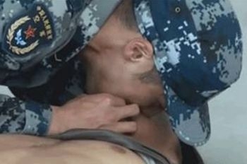 蔣勁夫激吻黃子韜 解扣扒衣男友力爆棚