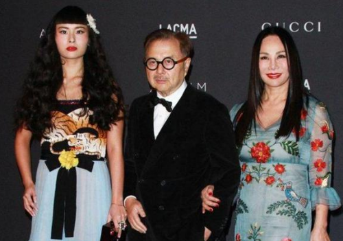 父亲周英华则是高档中国餐厅"mr.chow"创办人,有"华裔食神"之称.