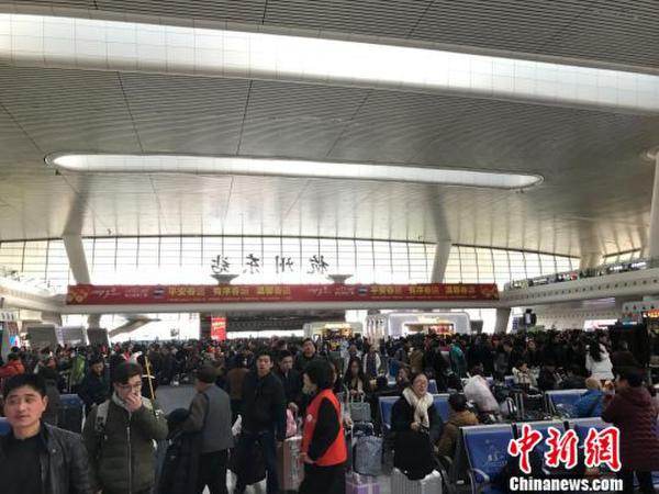 上铁迎首个春运节前客流高峰当日加开旅客列车278趟