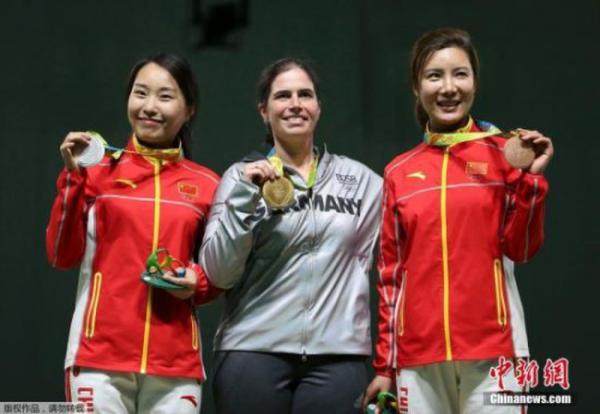 女子50米步枪三姿张彬彬获银牌 老将杜丽摘铜