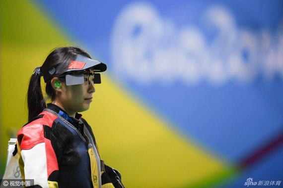 女子50米步枪三姿张彬彬获银牌 老将杜丽摘铜