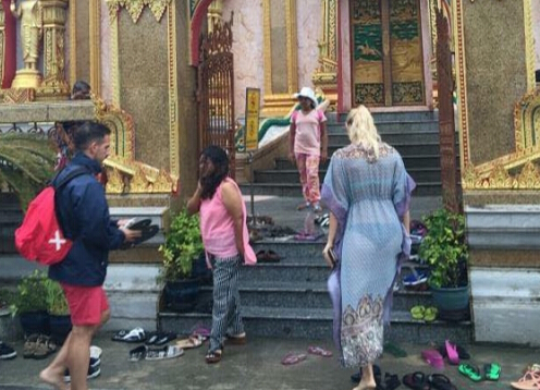 女子透视装逛寺庙被批 盘点泰国旅游风俗禁忌