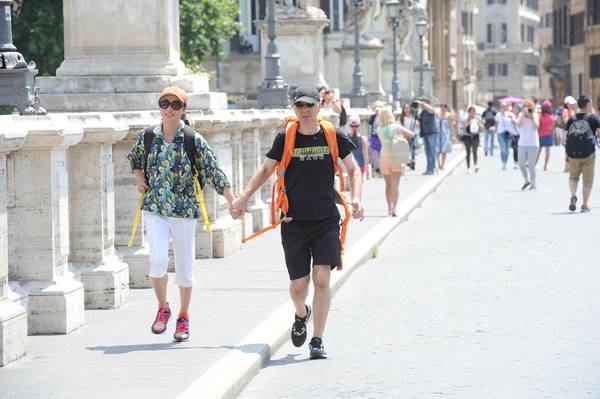 极速前进金星汉斯一改画风 金星汉斯罗马秀恩爱