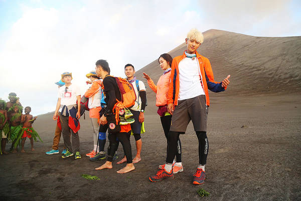 我们的法则黄子韬不改搞怪风格 对火山说自己太完美太自信