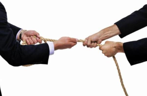 万科引入深铁审议延期 上半年离职率大增