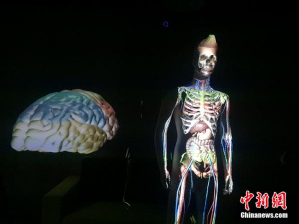 触景无限实验室探索AR技术在医疗领域的应用。中新网 <p  align=
