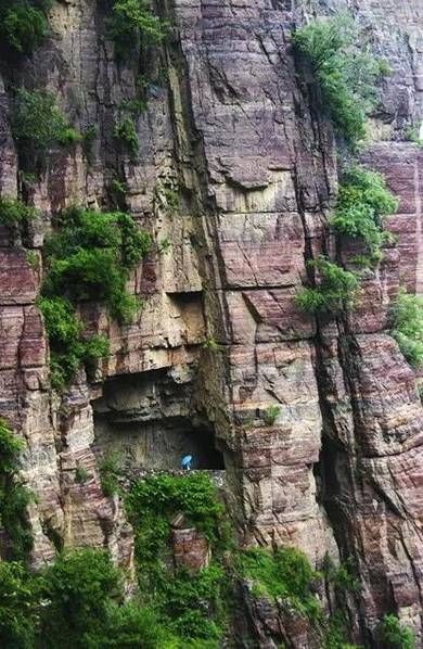 世界上最危险的村庄意外走红 进村需爬百米天梯