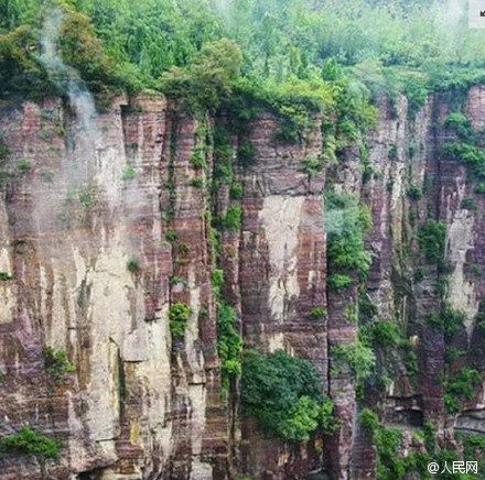 世界上最危险的村庄 莫过于长在悬崖峭壁的郭亮村