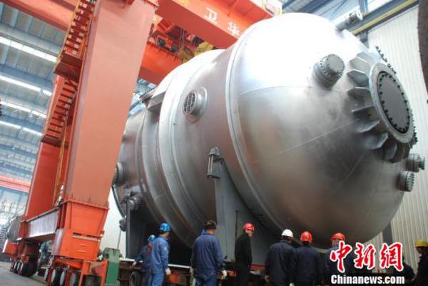 图为公司生产的120万吨/年PTA氧化反应器，目前制造水平已经达到可生产超过200万吨/年的PTA氧化反应器。 宝色股份 供图