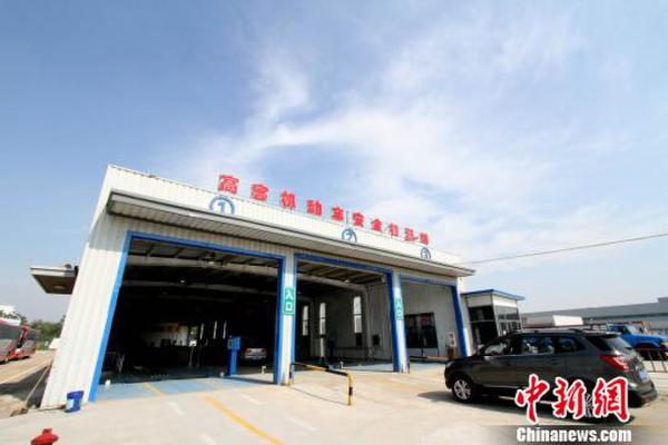 多条安检线。　张道正 摄