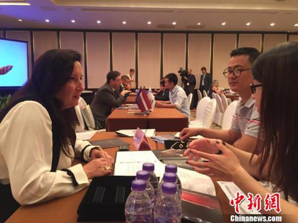 图为中拉企业交流现场。　林波 摄