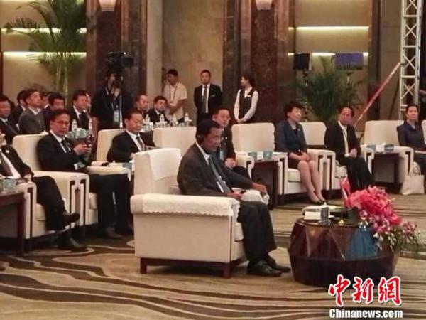 洪森号召中国企业家投资柬埔寨：巨大发展潜力等待开发