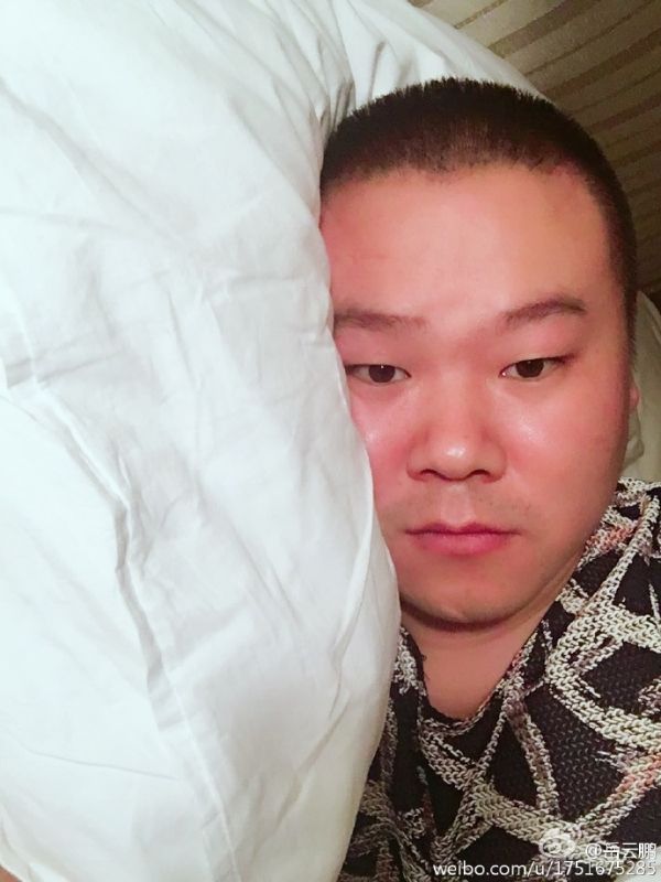 岳云鹏深夜晒自拍 网友:杨洋没有你这种徒弟