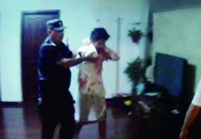 小偷入室行竊遇剽悍夫妻 掏匕首不敵夫妻二人威脅要跳樓