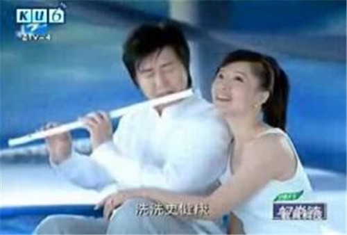 我们在益起何洁献唱主题我们在一起 付笛声任静为公益做保洁拍婚纱