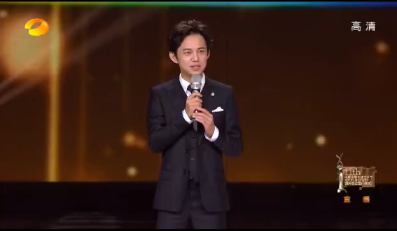 2016金鷹節何炅八分鐘脫口秀視頻《仿佛和電視談了一場戀愛》