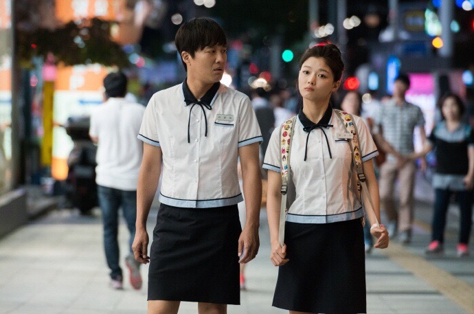 電影《因?yàn)閻?ài)》車(chē)太賢穿女高中校服 金裕貞《因?yàn)閻?ài)》劇情角色介紹