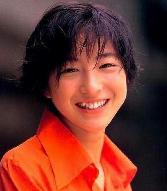 戚薇女助理徐大發撞臉李易峰 網友:像馬天宇