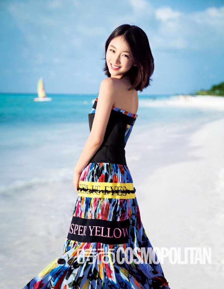 周冬雨与前男友复合 周冬雨田明鑫共赴迪士尼被拍