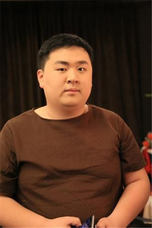 賈玲與知名喜劇編劇孫集斌街頭激吻 孫集斌個(gè)人資料曝光