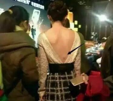 趙麗穎在后背紋了一朵花 竟是…因?yàn)檫@個(gè) 趙麗穎背后紋身秘密