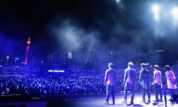 演唱會買到墻根票 五月天歌迷買高價票屏幕都看不到