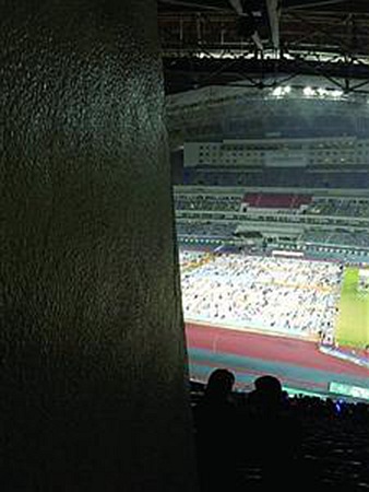 演唱會買到墻根票 五月天歌迷買高價票屏幕都看不到