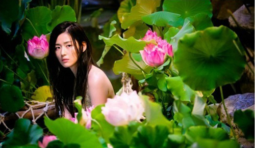 藍色大海的傳說李敏鎬全智賢古裝曝光 新任縣令與裸身美人魚
