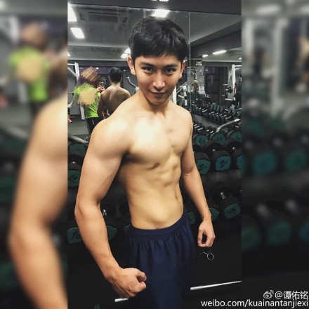 譚杰希為什么改名譚佑銘 快男牙套小王子變帥歐巴