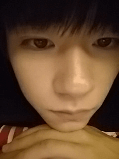 TFBOYS易烊千璽深夜曬自拍 易烊千璽告白氣球編舞帥哭