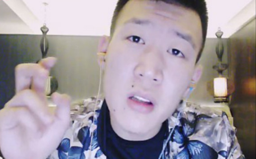 又闖禍！小白龍直播嘲諷雷老二 利哥怒把小白龍T出直播間