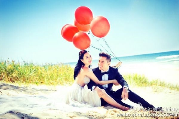 鐘麗緹曬婚紗照爆乳秀性感 張倫碩鐘麗緹婚禮女兒當(dāng)花童