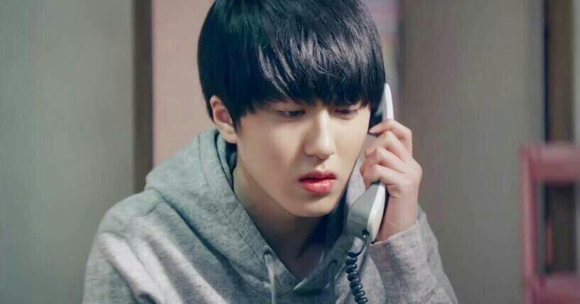 在《信号》中,他饰演的朴善宇先被诬陷成强奸犯,后来又被收受贿赂的