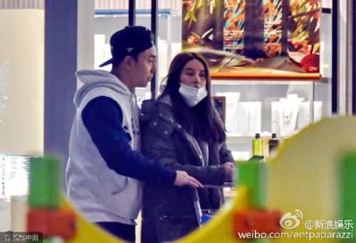 釋小龍戀情曝光 釋小龍女朋友王若伊個人資料微博