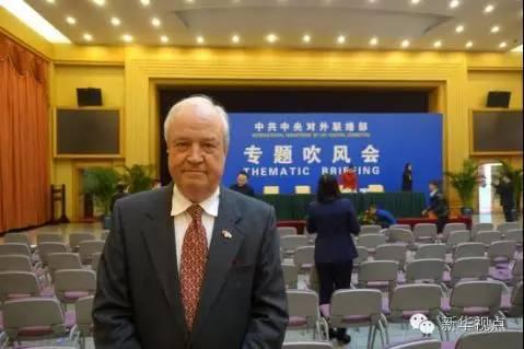 他说，六中全会意义重大，全面从严治党不仅将筑牢中国共产党的根基，顺利实现中国的改革发展目标，还有助于中国更好地融入国际社会，在推动全球治理上发挥更有力的作用。