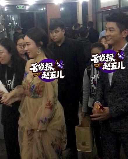 霍思燕疑懷二胎 與杜江出席盛典活動合體亮相恩愛虐狗